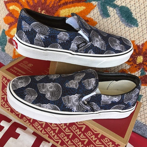Vans Classic Slip-On
(Wireframe Skulls) Black/Trwht 
VNOA33TB9IB
WMNS sneakers - Picture 11 of 16